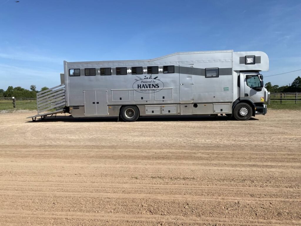 CAMION CHEVAUX 7 PLACES AVEC HOME CAR OCCASION