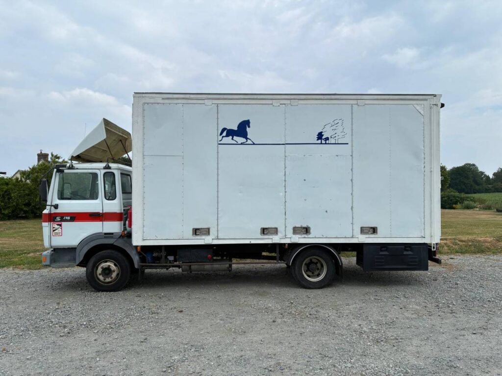 CAMION TRANSPORT 6 CHEVAUX