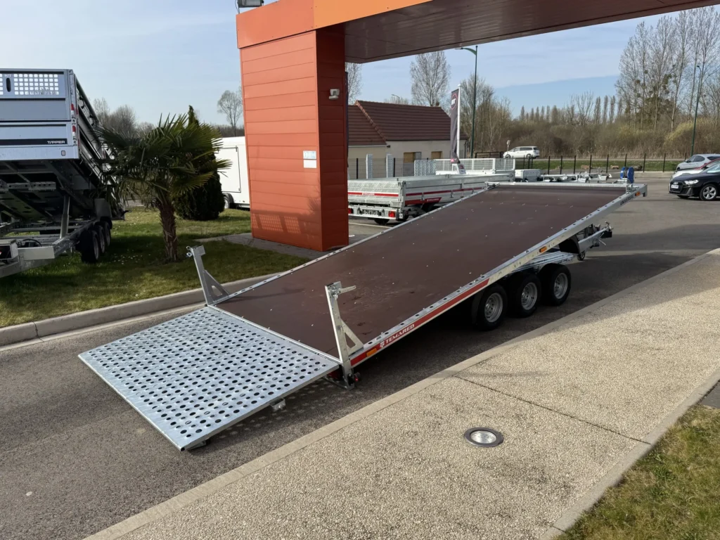 UNIVERSAL 6121/3 – 3500 kg (3 essieux)